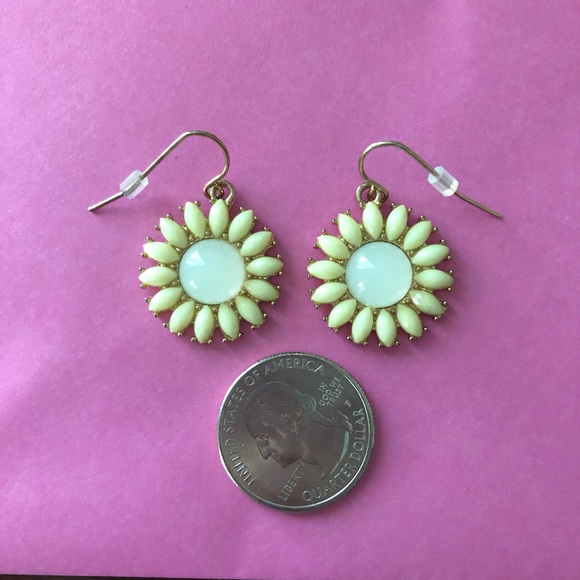 💛 Yellow Flower Earrings - Picture 3 of 3